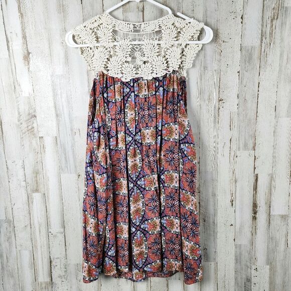 Umgee Lace Embellished Tile Print Top Size Medium - Picture 2 of 7